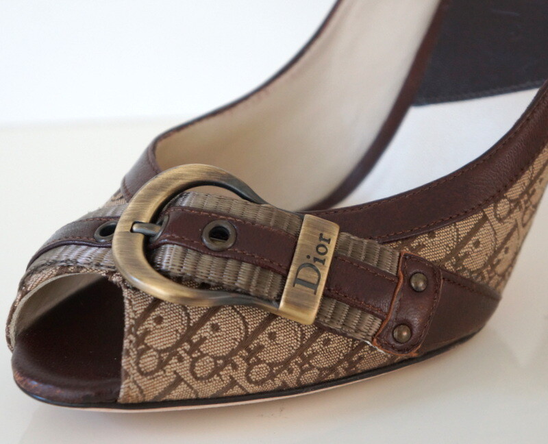 Dior ロゴ柄　ストラップ付きヒール 37.5 Dior | Shoes | Dior Crystal Logo Spellout Heels | Poshmark