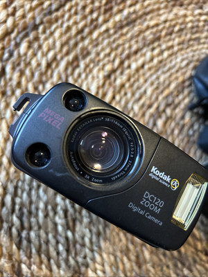 Vintage Kodak Japan Digital Science Zoom Camera DC120 Mega Pixel
