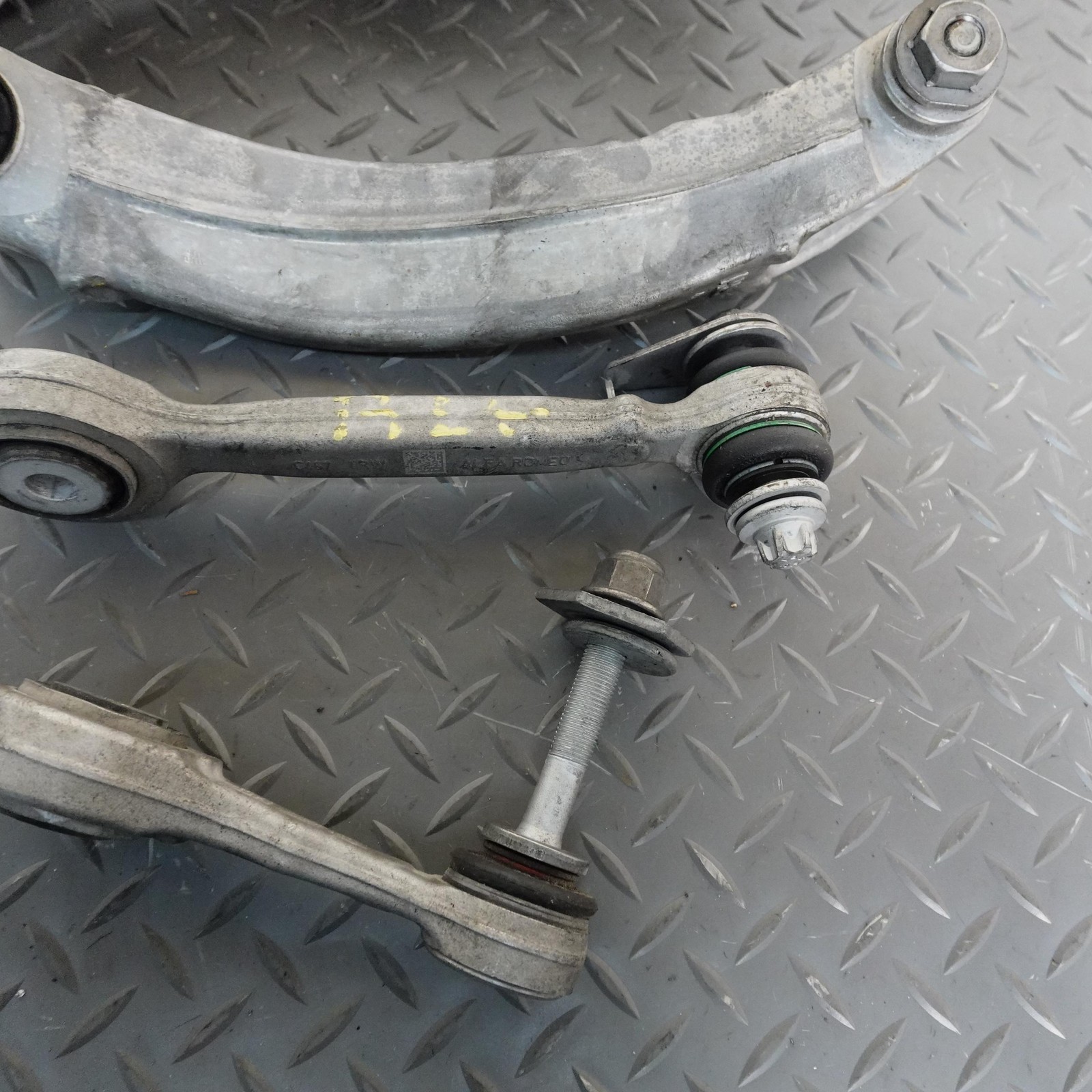 Maserati Grecale Folgore 2023-2026 Rear Left Lower Control arms Set