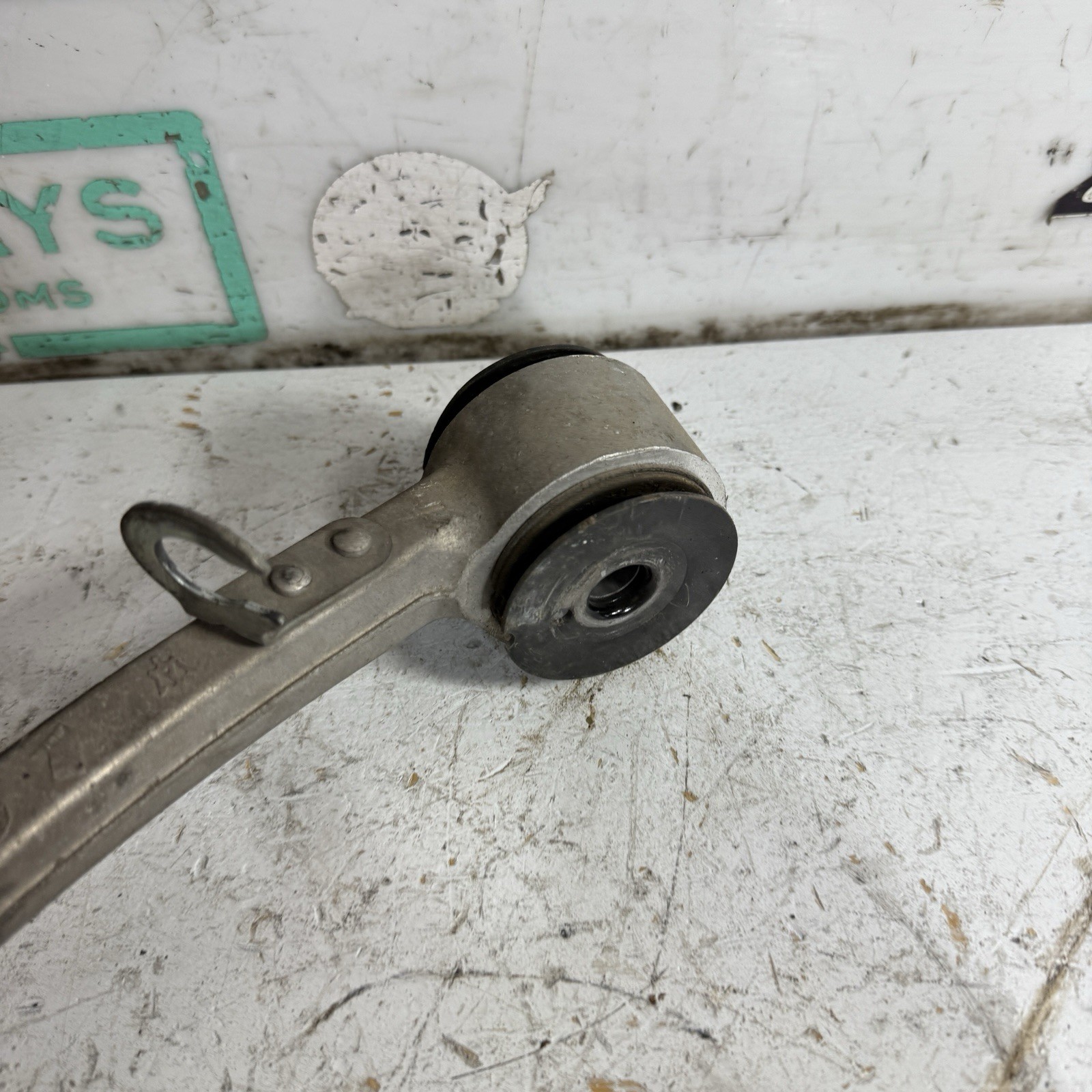 03-08 Maserati Quattroporte Left Front Upper Control Arm M139