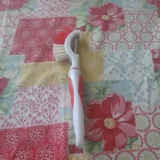 NEW Vegetable Peeler with Brush and Cutter Veggie Brush Fruit Brusher