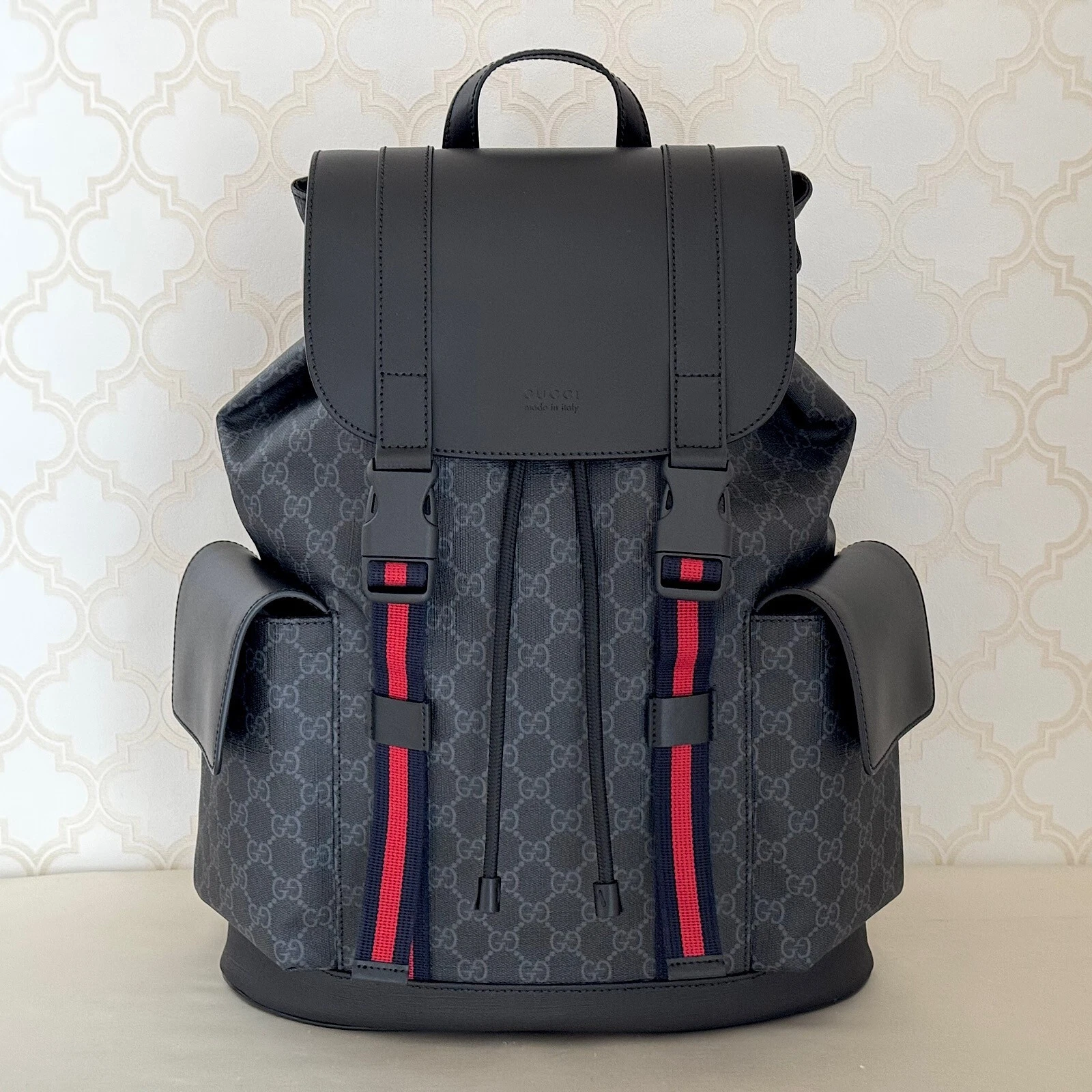 Sac à dos homme GUCCI 495563 GG Supreme toile noir bordure cuir comme neuf
