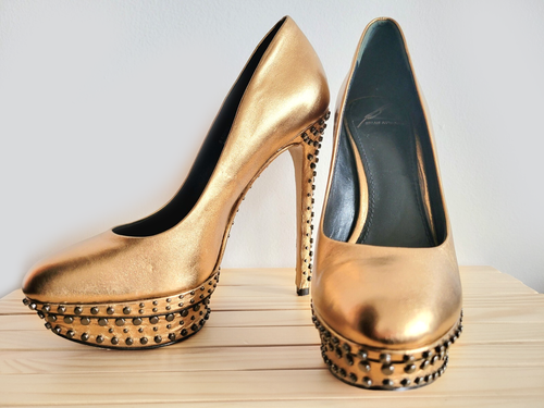 Brian Atwood Finvarra Italian Leather Gold Metallic Stud Platform Pumps sz 6-6.5 - Picture 2 of 8