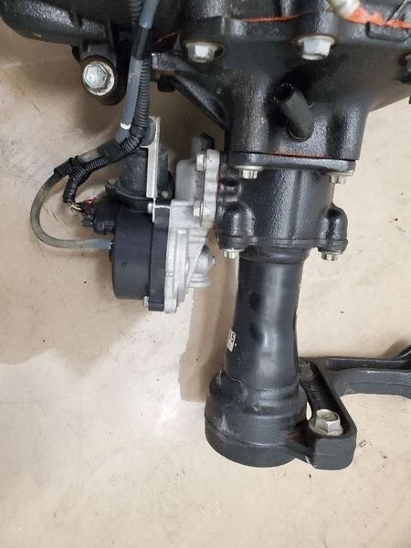 2001-2007 Toyota Sequoia Front Axle Differential Carrier 4.10 Ratio - Image 2 of 4