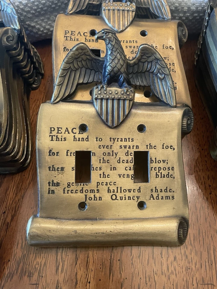 Cubiertas de interruptor de luz de latón vintage diseño Eagle Shield Foto 3 de 4