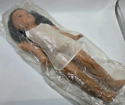VTG Unknown Brand ~13'' Plastic Doll Hispanic Black Hair Brown Eyes *Broken Arm