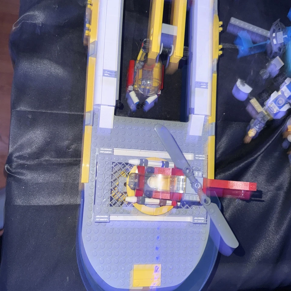 LEGO City: Ocean Exploration Ship (60266) - Image 3 of 4