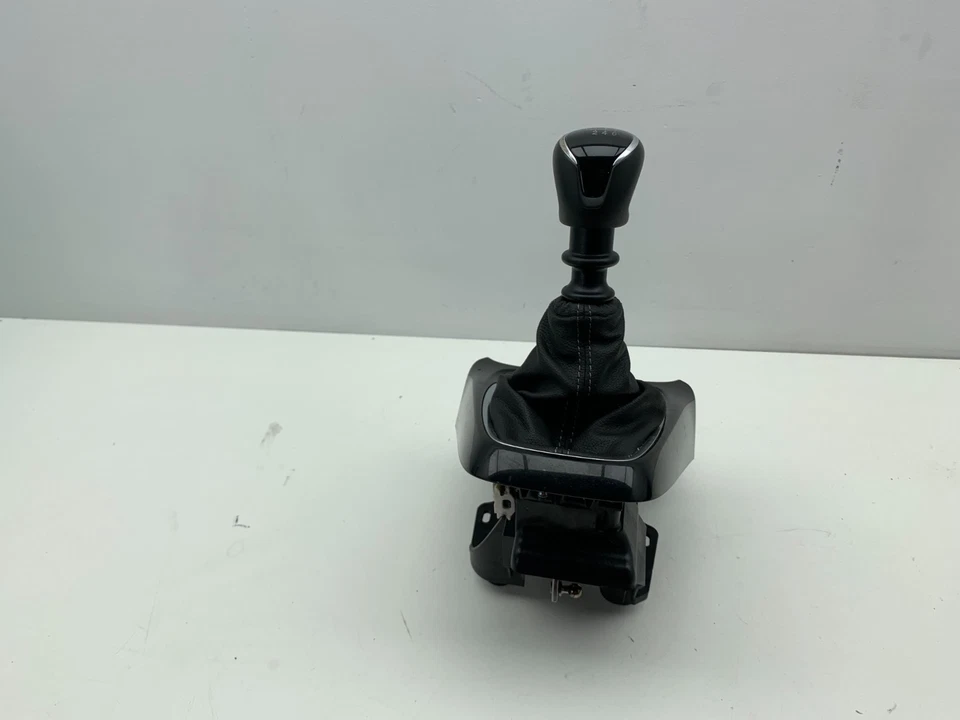 VAUXHALL CROSSLAND X MK1 6 SPEED MANUAL GEARSTICK & SURROUND TRIM 3649354 - Image 4 of 4