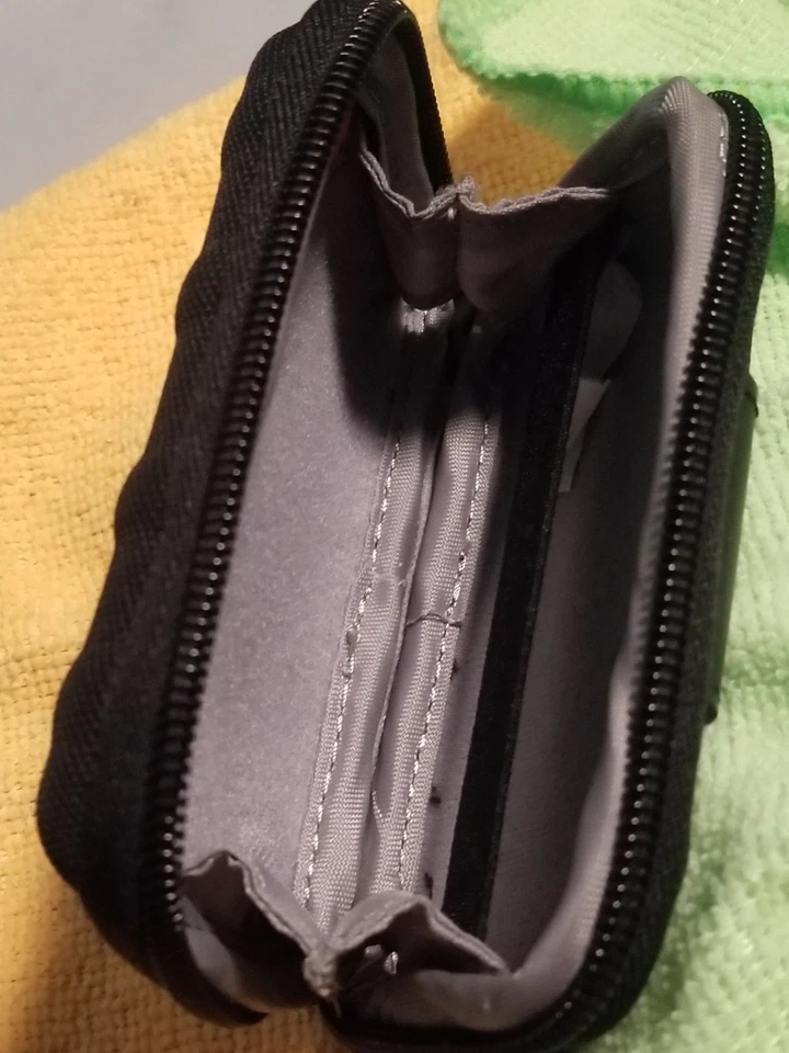 Lowepro Santiago 20 Hard Camera GOPRO Case Black Nice In EUC READ LOOK - Image 3 of 4