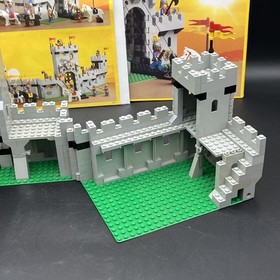 Vintage LEGO Set 6080, King's Castle, 100% Complete w/ Box & Instructions