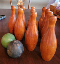 Vintage Wooden Bowling Set 10 Pins w/2 Ball Unbranded 5 GB 53