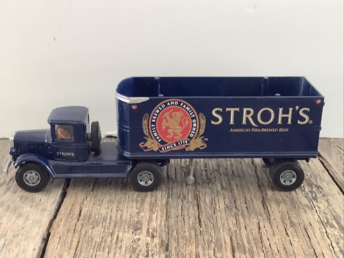 Hartoy American Highway Legends Mack BM Stroh’s Beers 1:64 Scale Missing Top