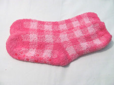 NWOT ONE SIZE FITS MOST WOMEN'S PINK CHECK PATTERN SLIPPER SOCKS