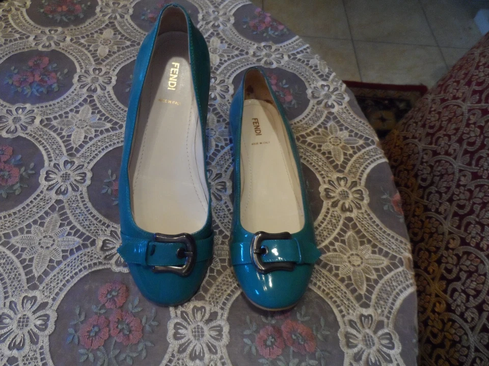 Zapatos planos de ballet Fendi de charol verde aguamarina con detalle de hebilla talla EU 40 - US 10 Foto 2 de 4