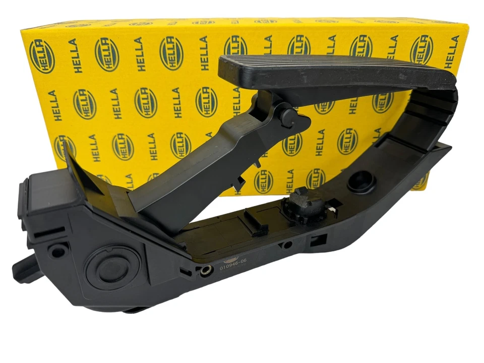 Hella Sensor Accelerator Pedal Position for Mercedes-Benz C-Class W203 S203 CL203 C209 - Image 4 of 4