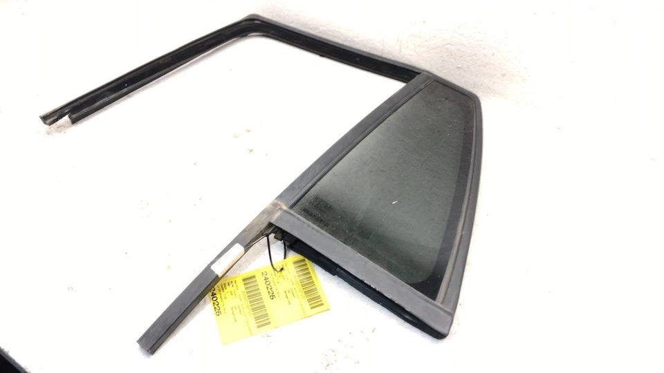 2002-2009 Trail Blazer Driver Janela de Ventilação Traseira Esquerda Porta Traseira Vidro com Moldura - Imagem 4 de 4