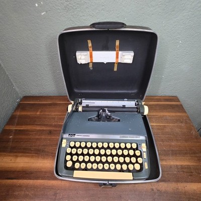 Vintage Smith Corona Super Sterling Portable Typewriter SCM 6SS Aqua Blue Read