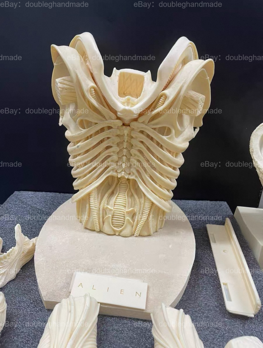 Alien Bust 1/3 Scale, 15.7x13.0in, Takeya Takayuki Design