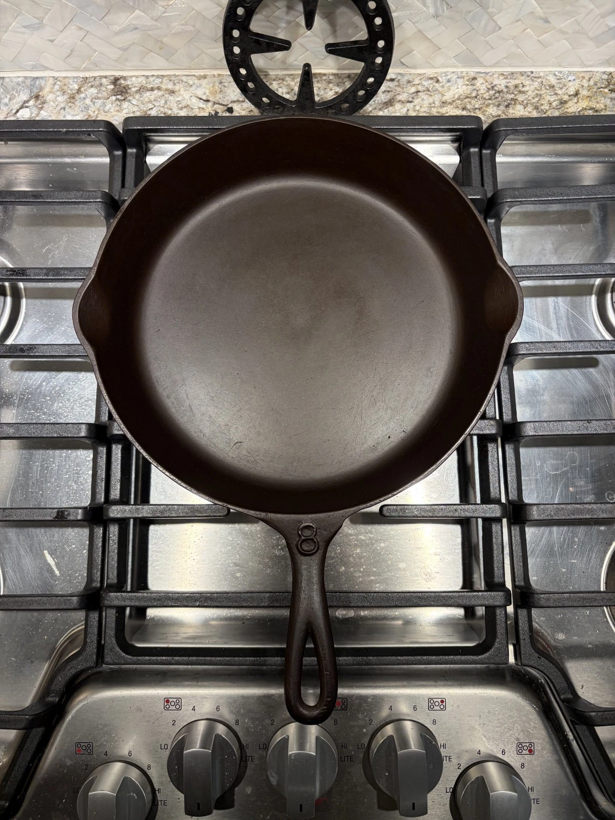 Restored 1910 Era Lodge No-Notch Cast Iron Skillet - Arc Logo w/Raised Number
Opens in a new wind