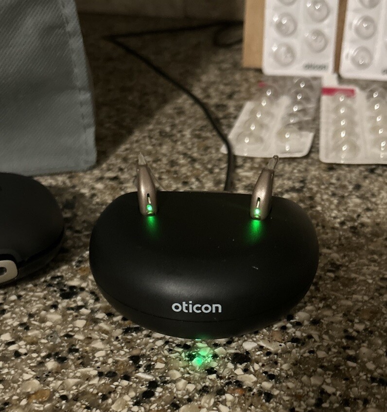 Oticon (L & R) More 1 miniRITE Rechargeable Hearing Aids w/ Oticon