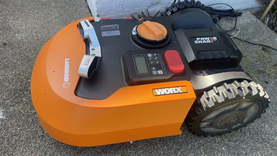WORX WR155E L2000 Landroid Robot Mower 2000m² Cut to edge Silent Mow