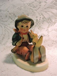 hummel boy with bird on foot