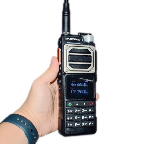 BAOFENG 25L Walkie Talkie USB C Gain Miękka gęsia szyja Antena Trójpasmowa Długi zasięg - Zdjęcie 2 z 17