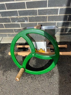 Original Vigo Apfel/Obstkratzer/Mühle, sehr guter Zustand.