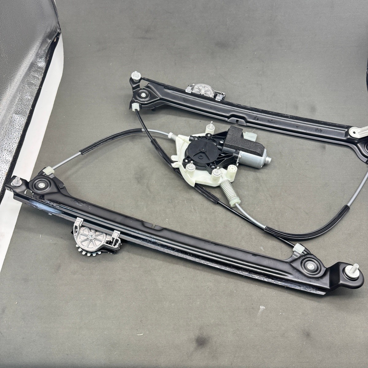 Maserati Levante 2017-2024 FRONT+LEFT Window regulator
