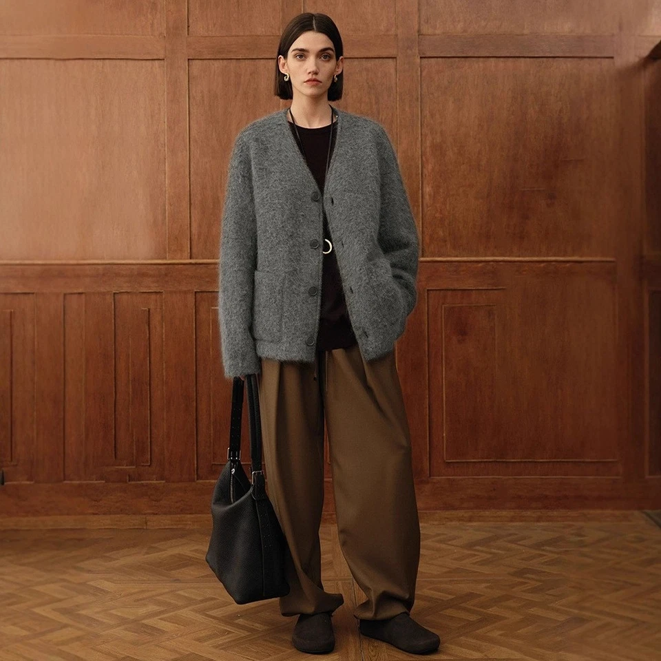 Abrigo corto chaqueta cuello en V de lana de cuatro botones THE ROW para mujer Foto 2 de 4