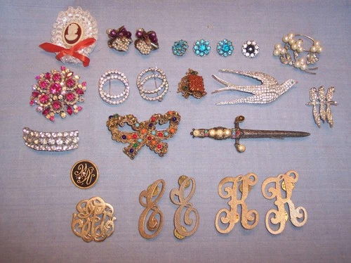Vintage OLD Costume Jewelry Lot – 23 pins pinback Brooch Cameo Bird Coro Japan