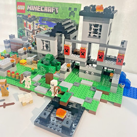 Retired Set 21127 Lego Minecraft The Fortress COMPLETE + Instructions
