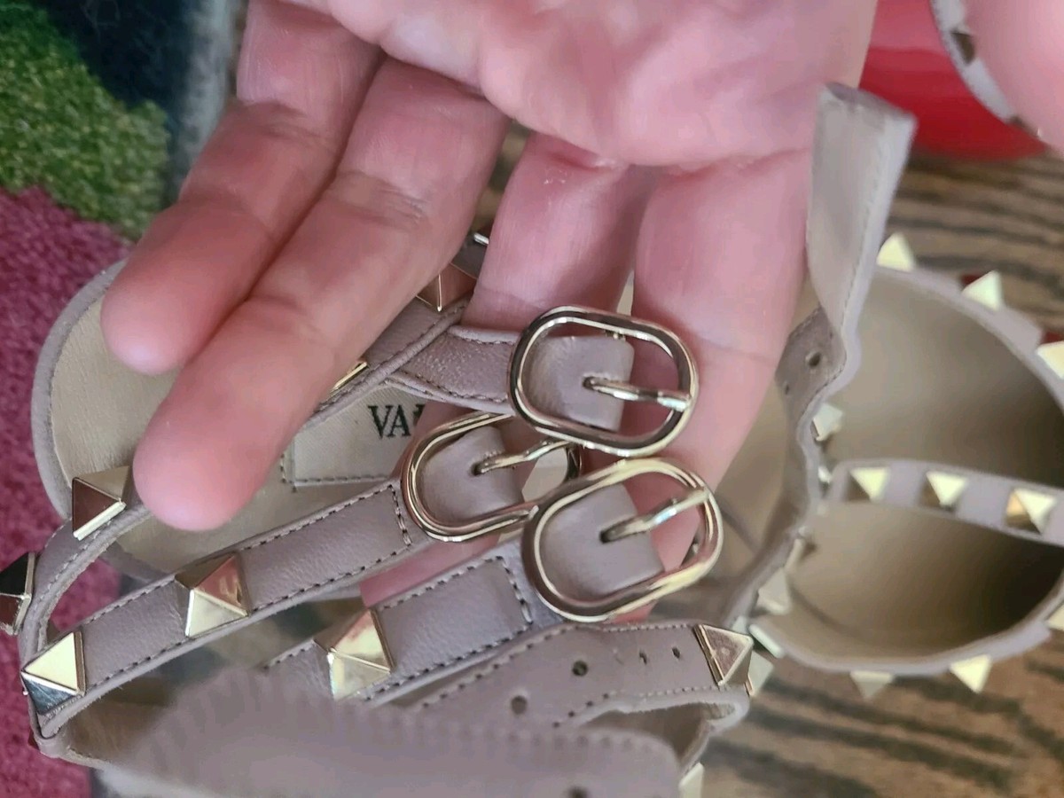 EUC Valentino Garavani Rockstud patent red kitten heels, Size 37