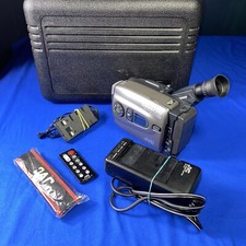 JVC GR-AX800U Compact VHS Camcorder KIT Remote, Battery  Charger Case