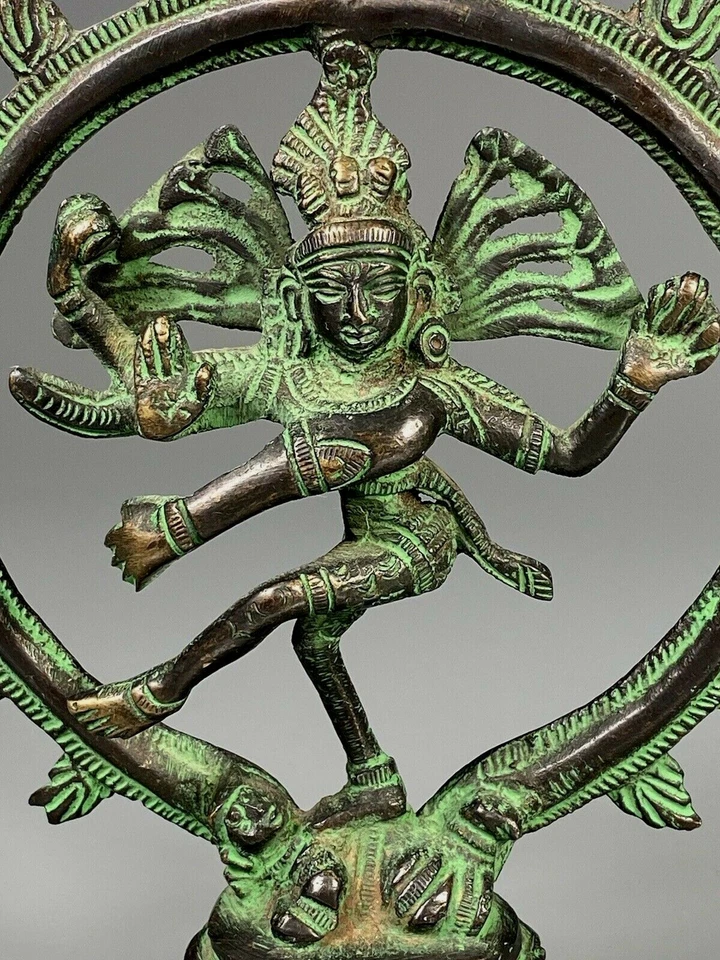 Figura de Shiva Nataraja de bronce hindú indio India con policromía verde aprox. siglo XX. Foto 3 de 4