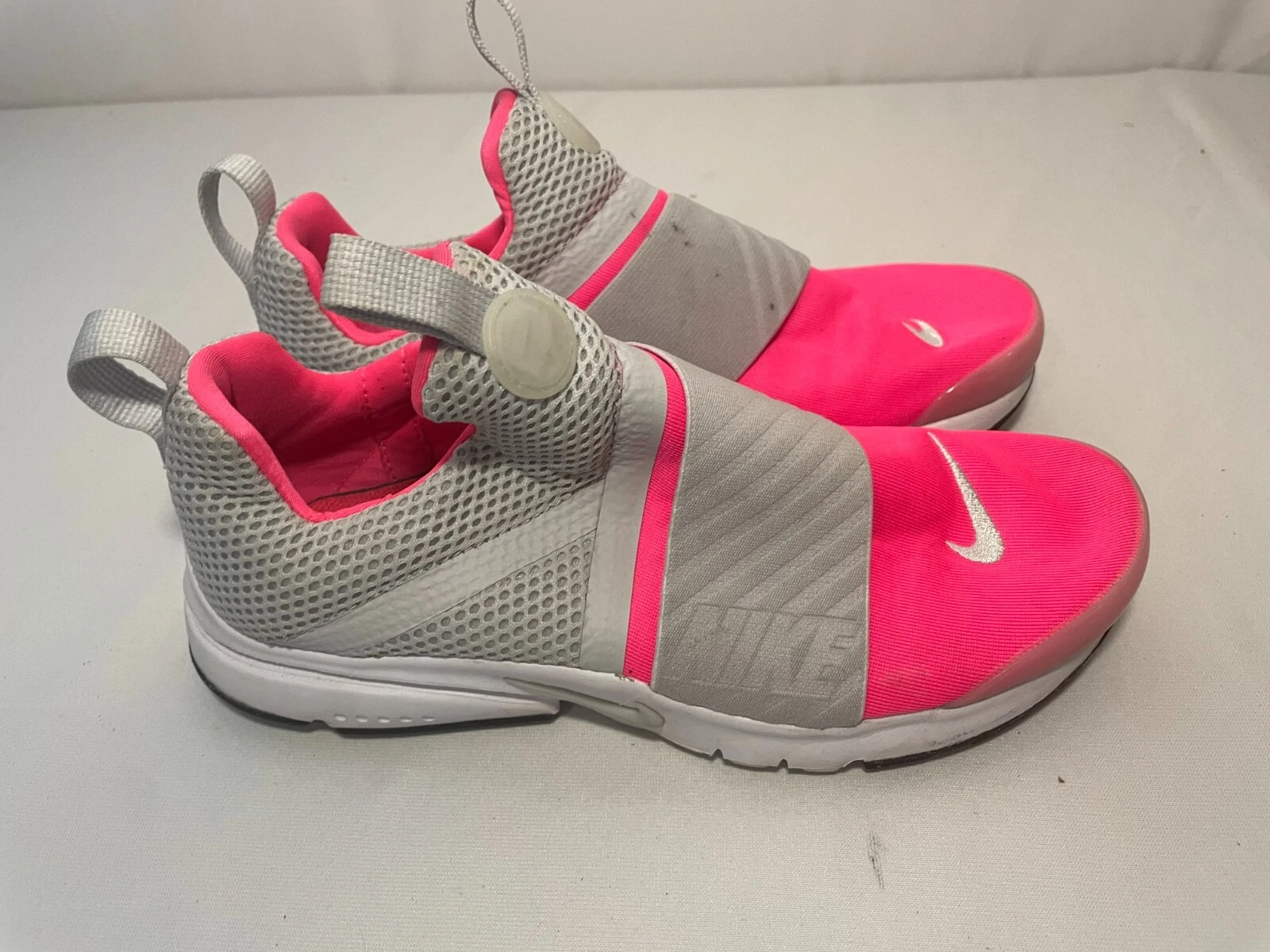 Nike Presto Extreme Supreme rose chaud avec sangle blanche taille 5Y 