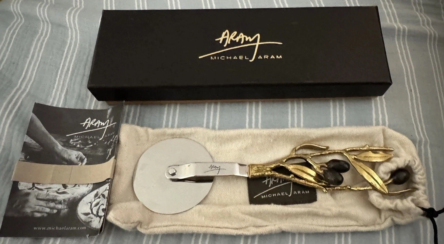 New Michael Aram Olive Branch Pizza Cutter Slicer 175205
Opens in a new window or tab