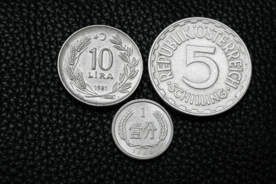 Lot de 3 pièces en aluminium : 10 lira 1981 (Turquie), 5 schilling 1952...(002) - Photo 2/2