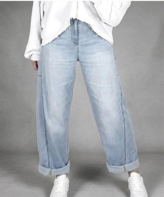 Sexy Woman leichte lässige Barrel Jeans helles blau mit Waschung