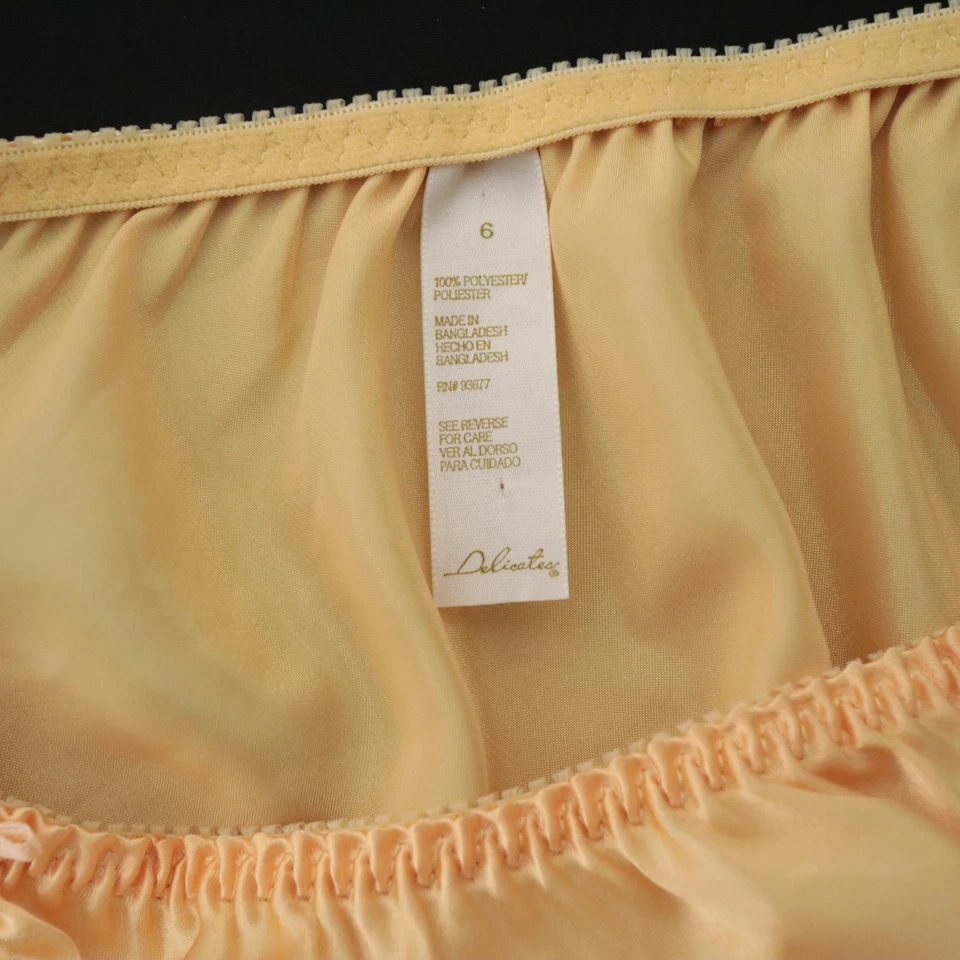 NUEVO Delicado De Colección JC Penney Poliéster Satinado Tanga Bikini Panty MEDIANO Foto 4 de 4