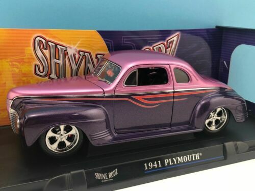 No. 22 1/18 scale die-cast car, with box, Plymouth GATOR GRAIN GTX