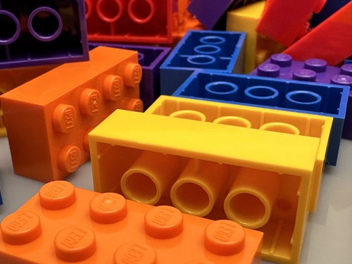 LEGO Brick 2x4 3001, Red, Purple, Blue, Yellow & Orange, 20 Of Each = 100 Pieces - Picture 6 of 15