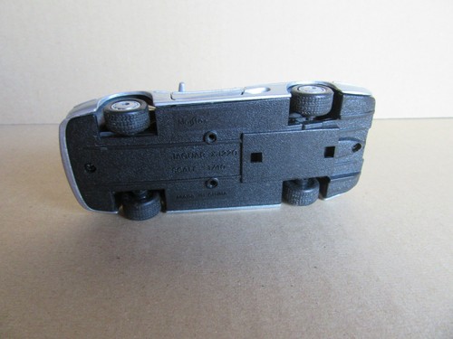 228J Maisto Shell Jaguar XJ220 Friction 1:40 - Picture 6 of 6