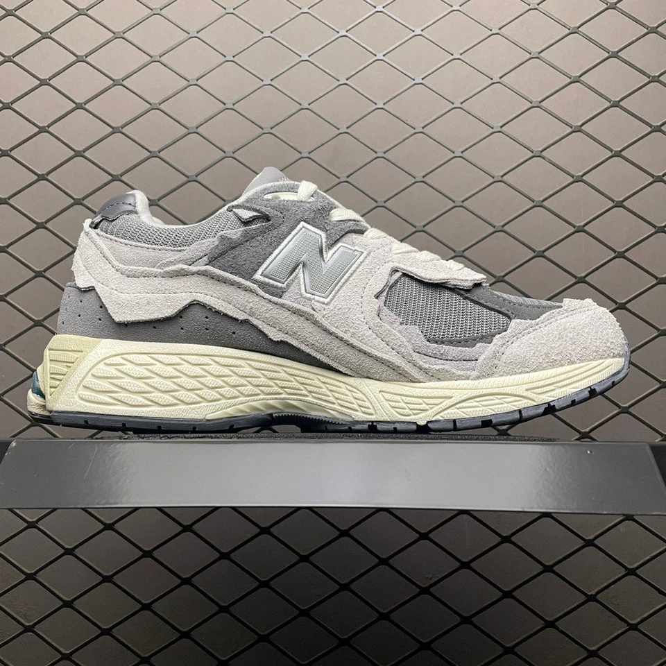 New Balance 2002R Paquete de protección contra nubes de lluvia Zapatos para hombre Talla EE. UU. Foto 2 de 4