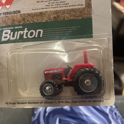 Ward’s Wheels Ward Burton NASCAR #22 MBNA + Massey Ferguson Tractor 1:64 - Picture 3 of 5