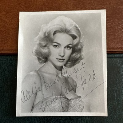 (BF2) SHIRLEY ANNE FIELD VINTAGE SIGNED AUTOGRAMM HORRORS OF THE BLACK MUSEUM