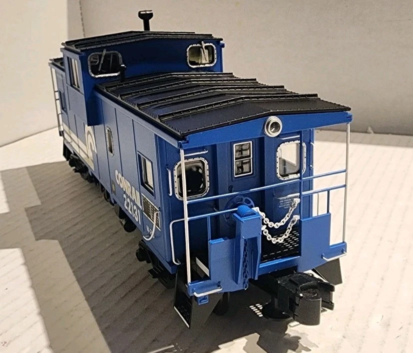 Atlas 6608-1 O Scale Extended Vision Caboose Conrail #22131 - Image 2 of 4