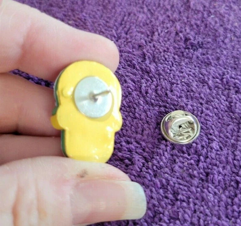 ^ ﻿Pin de solapa de tachuela amarilla calavera de azúcar día de los muertos - ¡Regalo perfecto único! Foto 4 de 4