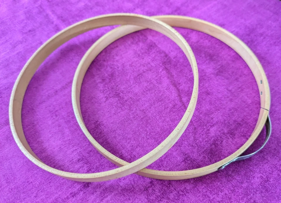 Vintage PRINCESS 6 Inch Round Bow Spring Hard Wood Embroidery Hoop EXCELLENT! - Image 4 of 4