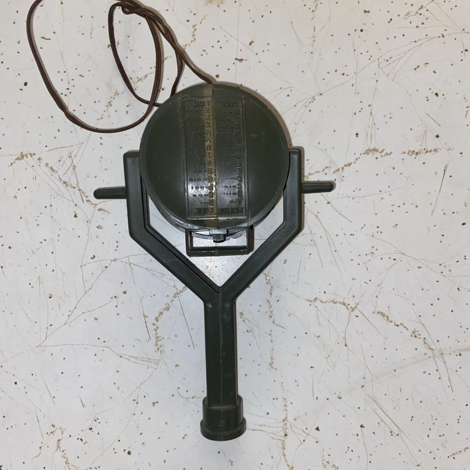 Working HASBRO  GI JOE  5 STAR JEEP  SPOTLIGHT  C. 1960'S  made in USA tested  - Image 3 of 4